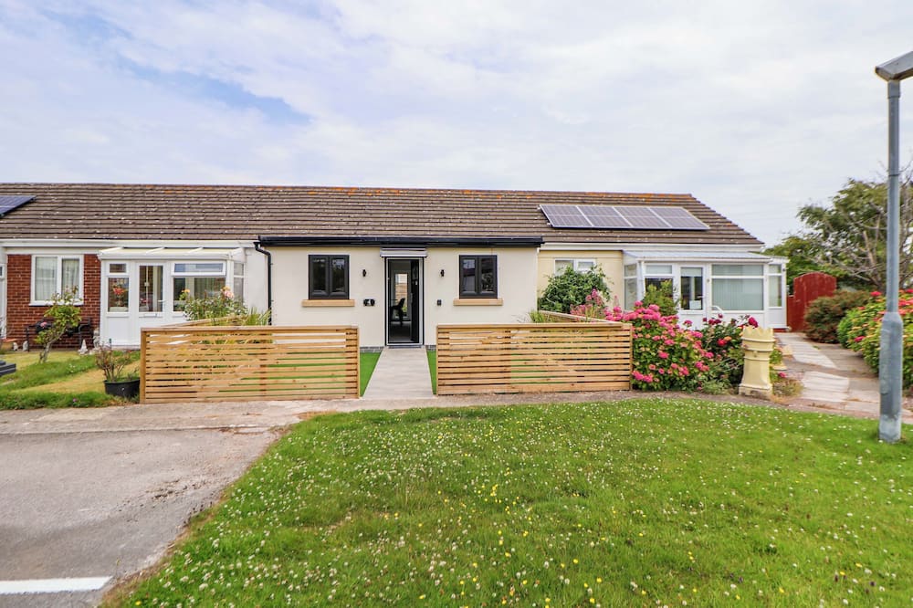4 Willow Grove - Freehold - Flint