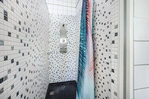 Shower, towels