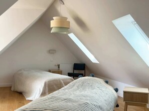 5 habitaciones, escritorio, tabla de planchar con plancha y wifi 