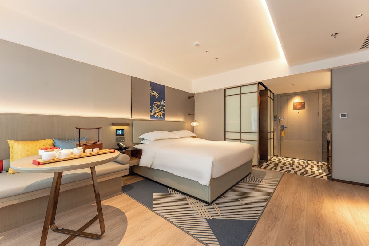 Premium bedding, desk, blackout curtains