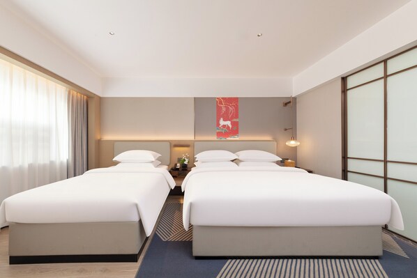 A hotel room with two beds, a large window with curtains, a wall-mounted artwork, and a nightstand with a lamp. - ECHENG Hotel, Jianghan Road Pedestrian Street, Wuhan River Beach (Wuhan)