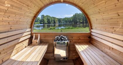 Holiday Home 'Einzigartiges Schlaffass Am See' with Private Garden