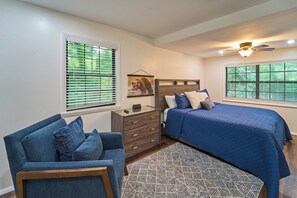 3 slaapkamers, een strijkplank/strijkijzer, gratis wifi, beddengoed