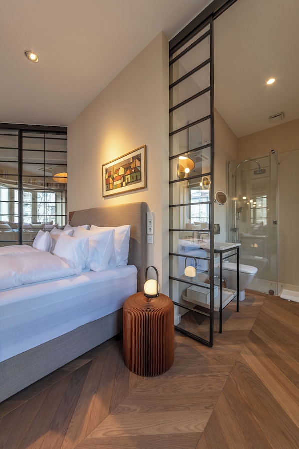 Habitación doble superior, vista al patio | Caja de seguridad en la habitación, cortinas blackout y insonorización