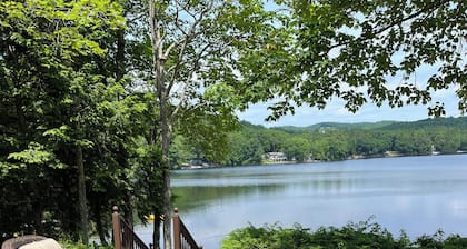 Waterfront 3-bedroom cottage on Brettuns Pond in Livermore, ME.