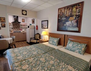 1 chambre, fer et planche à repasser, Wi-Fi, draps fournis