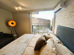 Silitysrauta/-lauta, Wi-Fi, vuodevaatteet