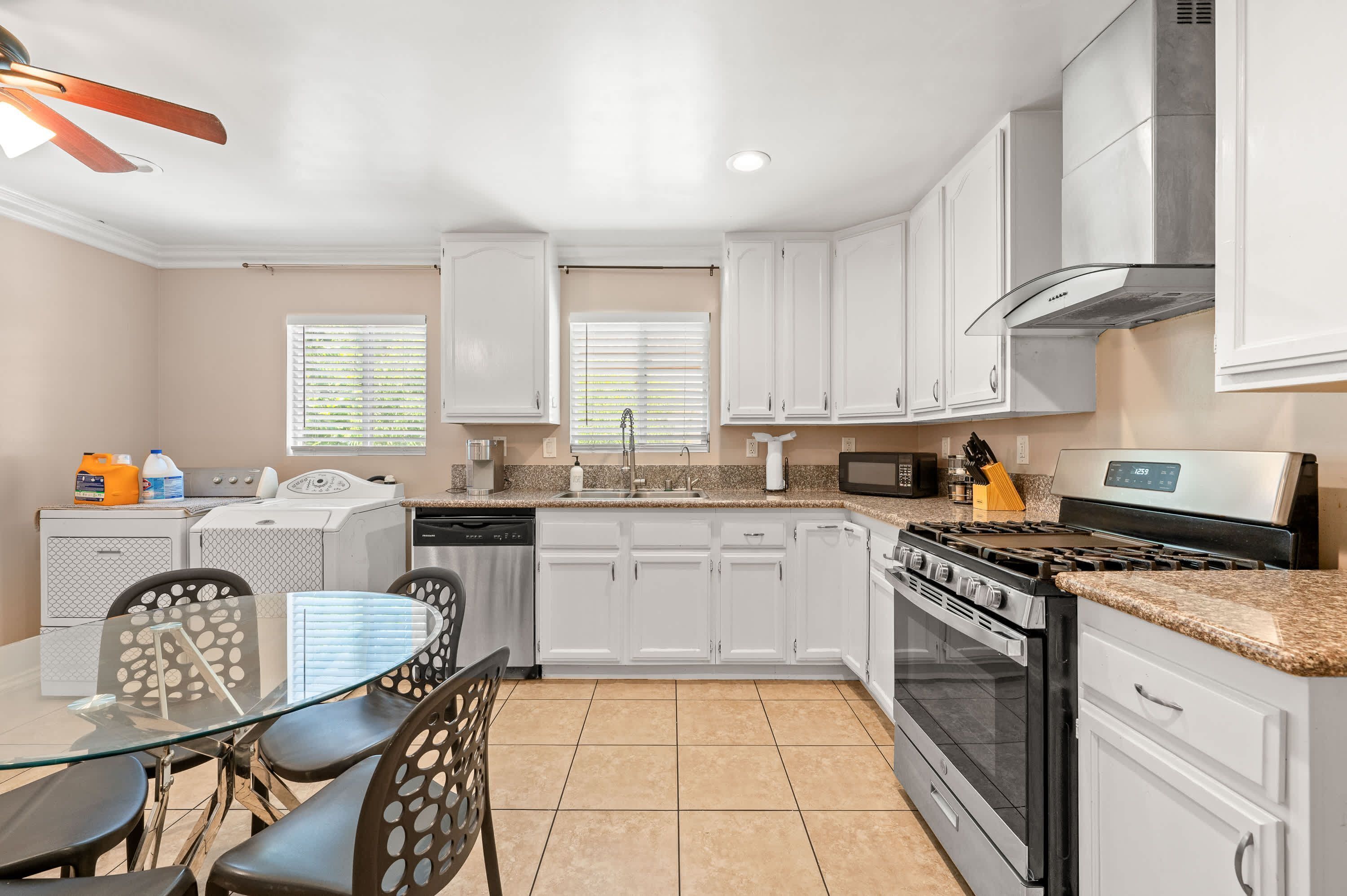 Rumah | 2 kamar tidur dan internet