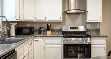 Modern Family Home w Full Amenities Near ONT