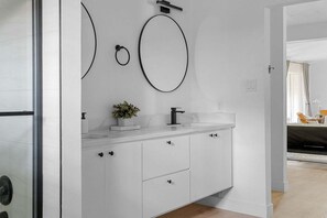 House - The Belvedere Pet Friendly Spacious Yard (Plano)