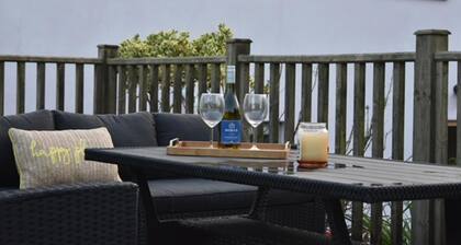 Ty Llaeth 2-bed Cottage, Sleeps 4, Pet Friendly