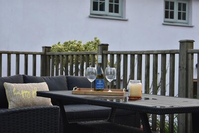 Ty Llaeth 2-bed Cottage, Sleeps 4, Pet Friendly