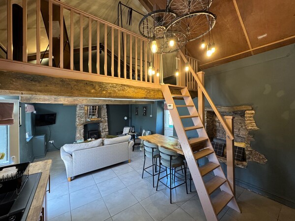 Ty Llaeth 2-bed Cottage, Sleeps 4, Pet Friendly - Llansteffan