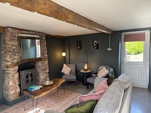 Fireplace - Ty Llaeth 2-bed Cottage, Sleeps 4, Pet Friendly (Carmarthen)