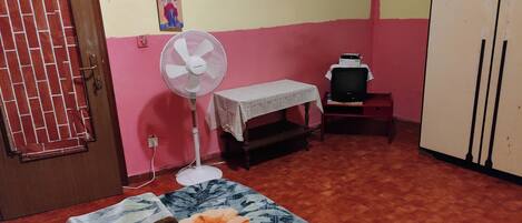 3 Schlafzimmer, Bügeleisen/Bügelbrett, Bettwäsche