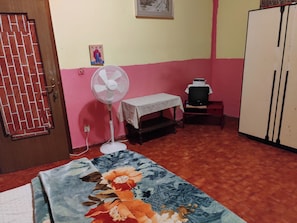 3 Schlafzimmer, Bügeleisen/Bügelbrett, Bettwäsche