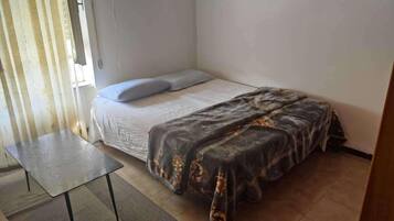 3 slaapkamers, een strijkplank/strijkijzer, beddengoed