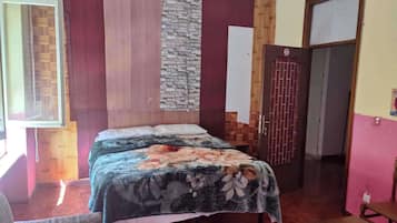 3 間臥室、熨斗/熨衣板、床單