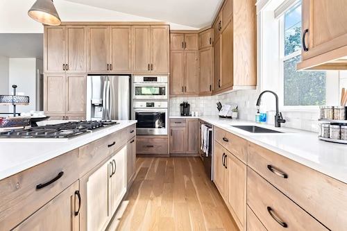 Dark & Sleek 3BR Escape by the Course