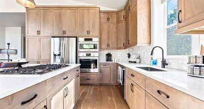 Dark & Sleek 3BR Escape by the Course