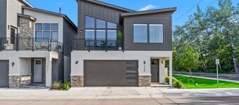 Dark & Sleek 3BR Escape by the Golf Course