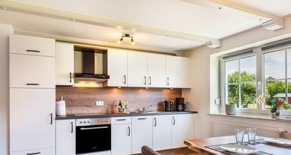 Apartment 'Mayerhofer 1' with Private Terrace, Shared Garden and Wi-Fi