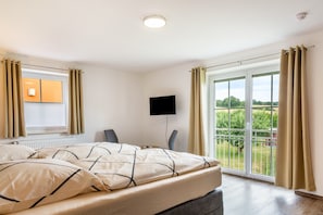 2 bedrooms, WiFi, bed sheets - Apartment 'Mayerhofer 2' with Shared Terrace, Shared Garden and Wi-Fi (Arnstorf)