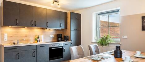 Microonde, forno, piano cottura, lavastoviglie