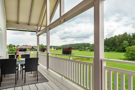 Outdoor dining. Apartment 'Mayerhofer 2' with Shared Terrace, Shared Garden and Wi-Fi