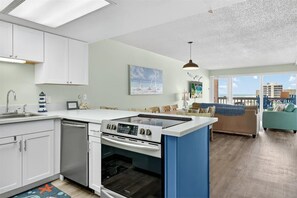 Fridge, microwave, oven, stovetop - The Gulfstream #621 | Pool, Hot Tub & Pickleball | Private Balcony Gulf View (Corpus Christi)