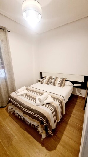 2 bedrooms, iron/ironing board, travel cot, free WiFi - LANGAR APARTMENT, COZY AND FAMILIAR (Logroño)