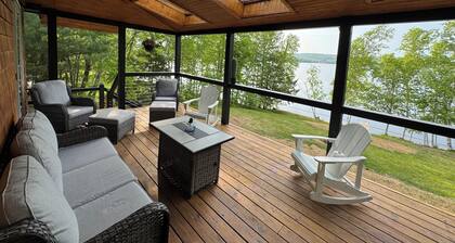 Charming lake front 2-bedroom cottage in serene Alexander with WiFi, AC