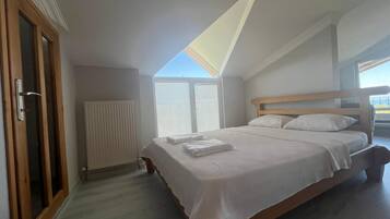 Economy Studio Suite, Sea View | Free WiFi
