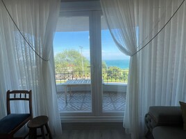 Suite estudio económica, vistas al mar | Wifi gratis