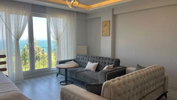 Suite estudio Deluxe, vista al mar | Área de sala de estar