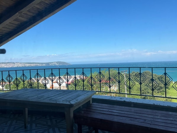 Suite estudio económica, vistas al mar | Balcón
