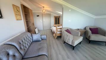 Economy Studio Suite, Sea View | Living area