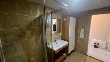 Deluxe Studio Suite, Sea View | Bathroom | Shower, hair dryer, towels, soap