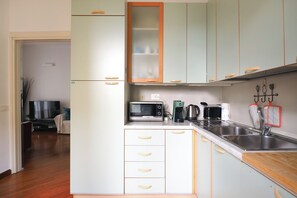 Fridge, microwave, oven, stovetop - Modern equipped apartment with air conditioning quiet area near the city center (Milano)