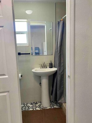 Bathroom - Unit 2 - Private Queen Studio Near Miami Airport & Wynwood (Miami)