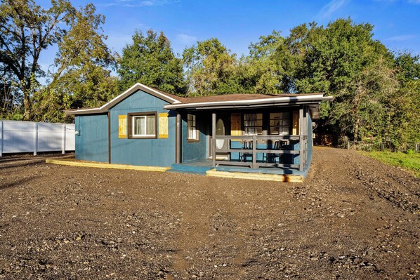 Unclassified image, 1 of 24, button