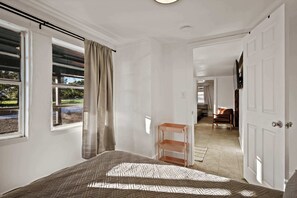 3 slaapkamers, een strijkplank/strijkijzer, wifi, beddengoed