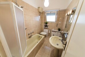 Hair dryer, bidet, towels, soap - Raffaele's apartment, Tranquility and comfort, Suitable for small groups and families (Roma)
