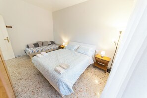 2 bedrooms, iron/ironing board, WiFi, bed sheets - Raffaele's apartment, Tranquility and comfort, Suitable for small groups and families (Roma)