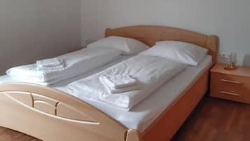 6 bedrooms, WiFi, bed sheets