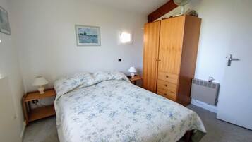 2 chambres, fer et planche Ă repasser, Wi-Fi, draps fournis