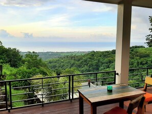 Outdoor dining - LiRi Villa - Private villa with Magnificent ocean, jungle, valley view (Bali)