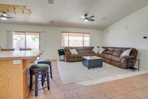House (3 Bedrooms) | Interior - Near Golf Courses: Poolside Paradise in Yuma! (Yuma)