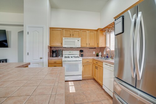 Near Golf Courses: Poolside Paradise in Yuma!