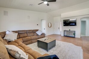 House (3 Bedrooms) | Interior - Near Golf Courses: Poolside Paradise in Yuma! (Yuma)